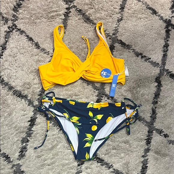 Cupshe Yellow and Navy Bikini Set - Picture 2 of 11